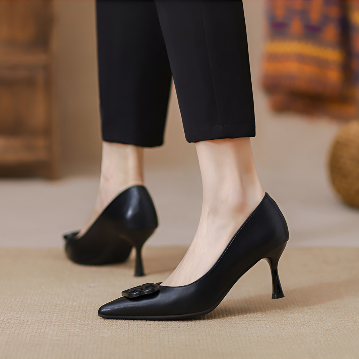 รองเท้าส้นสูงปลายแหลม AA0380