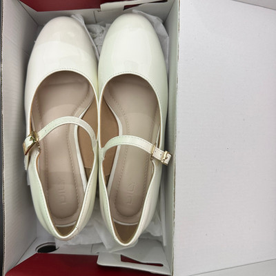 สีสัน: สีขาว / Size : 37