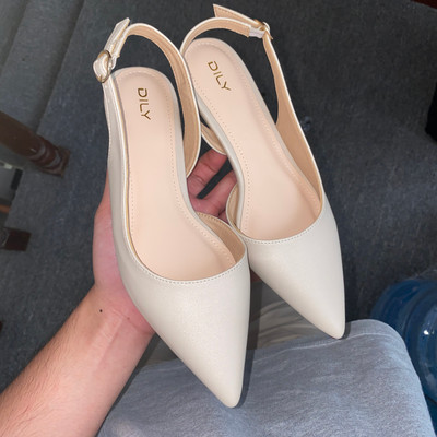 สีสัน: ครีม / Size : 35