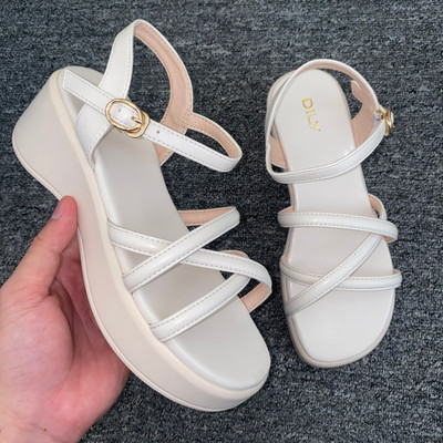 สีสัน: สีขาว / Size : 38