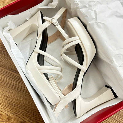 สีสัน: ครีม / Size : 38