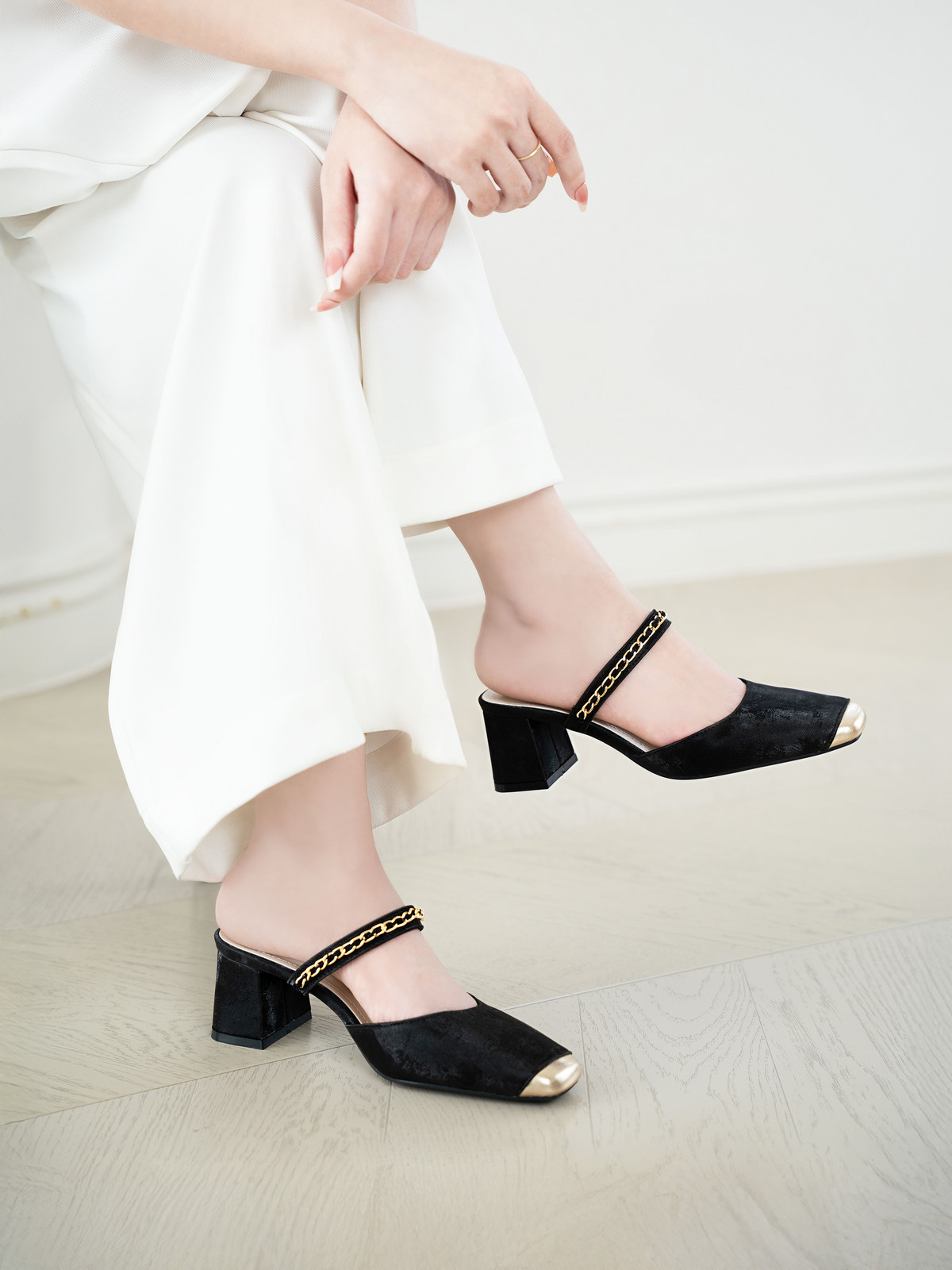 รองเท้ามิวล์ส้นสูง DL0623