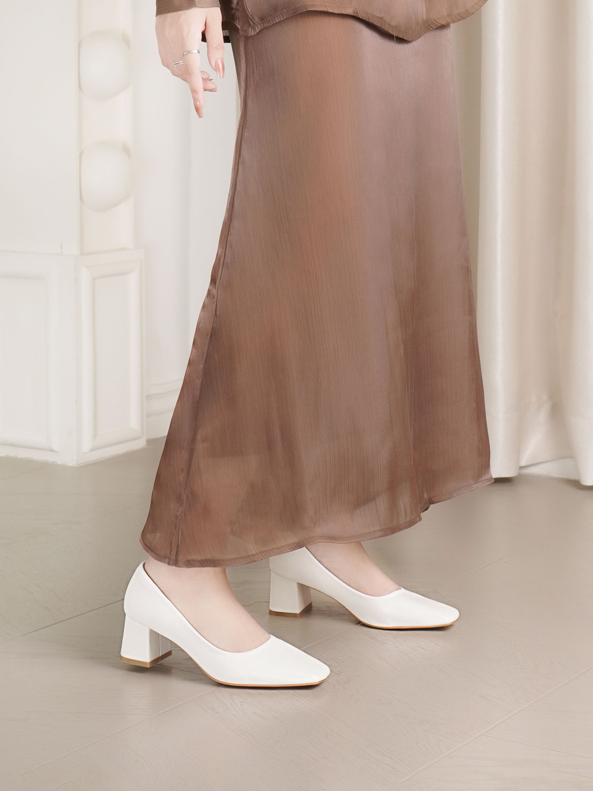 รองเท้าส้นสูงผู้หญิง AA0388