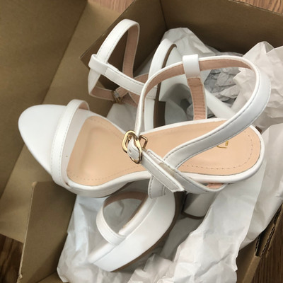 สีสัน: สีขาว / Size : 39