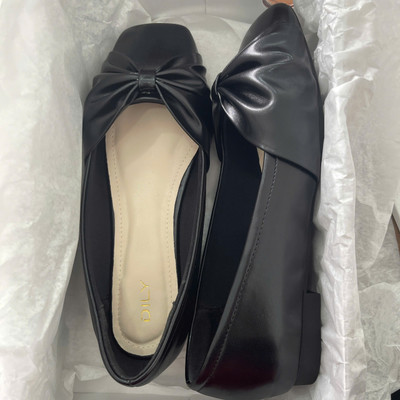 สีสัน: ดำ  / Size : 37