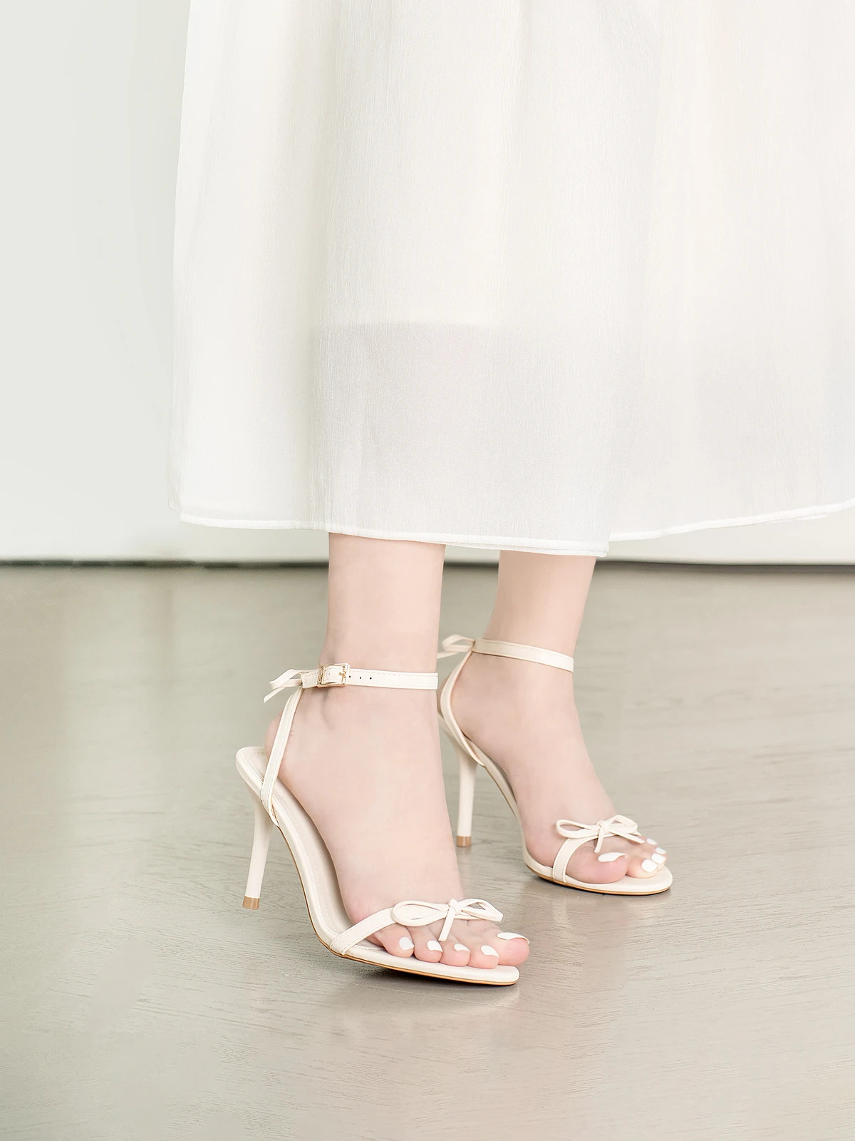 รองเท้าแตะรัดส้น DILY สายคาดบาง ตกแต่งโบว์ สไตล์วัยรุ่น ส้นแหลม สูง 8 ซม. รุ่น DL0606