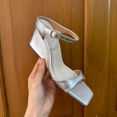 สีสัน: สีเงินค่ะ / Size : 35