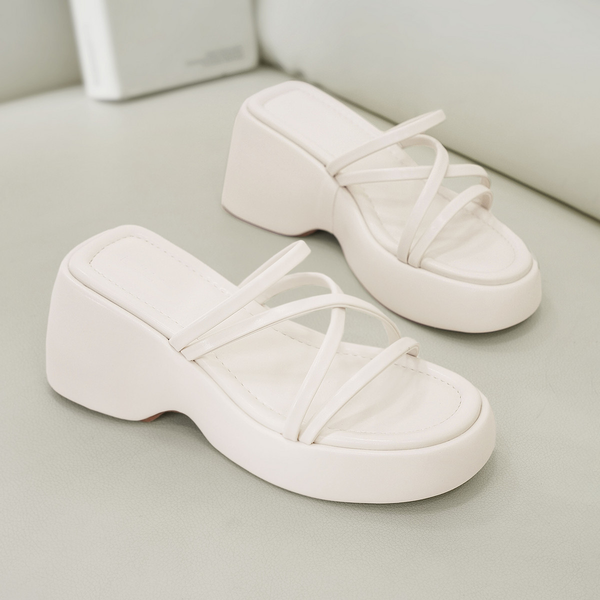 รองเท้าแตะพื้นหนา DL0590