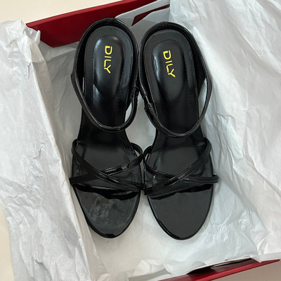 สีสัน: ดำ  / Size : 37