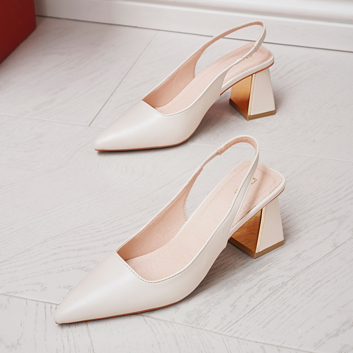 รองเท้าสลิงแบ็ค AA0375