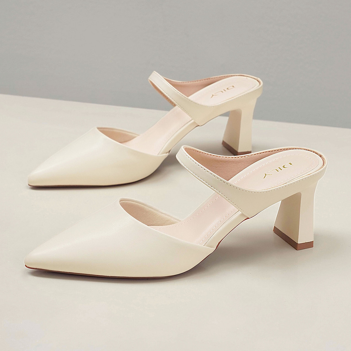 รองเท้ามิวล์ส้นสูง AA0454