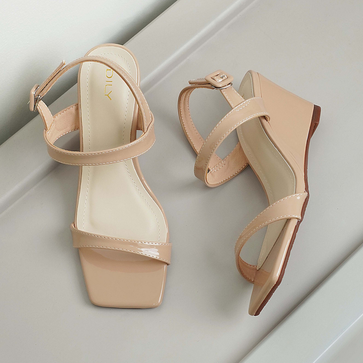 รองเท้าส้นสูงแบบเปิดหน้า AA0418