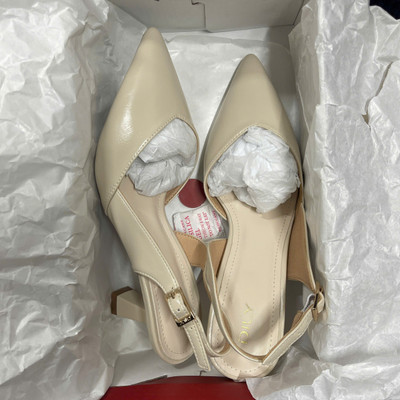 สีสัน: ครีม / Size : 35