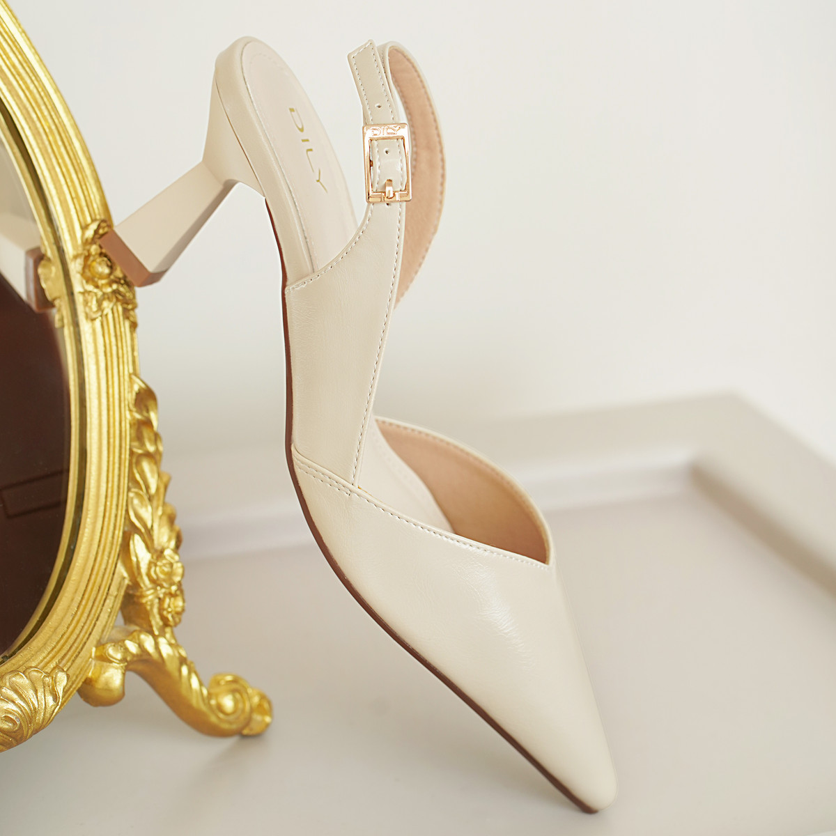 รองเท้าสลิงแบ็ค AA0479