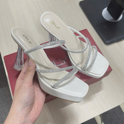 สีสัน: สีขาว / Size : 39