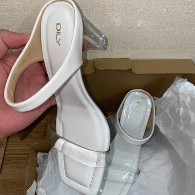 สีสัน: สีขาว / Size : 39