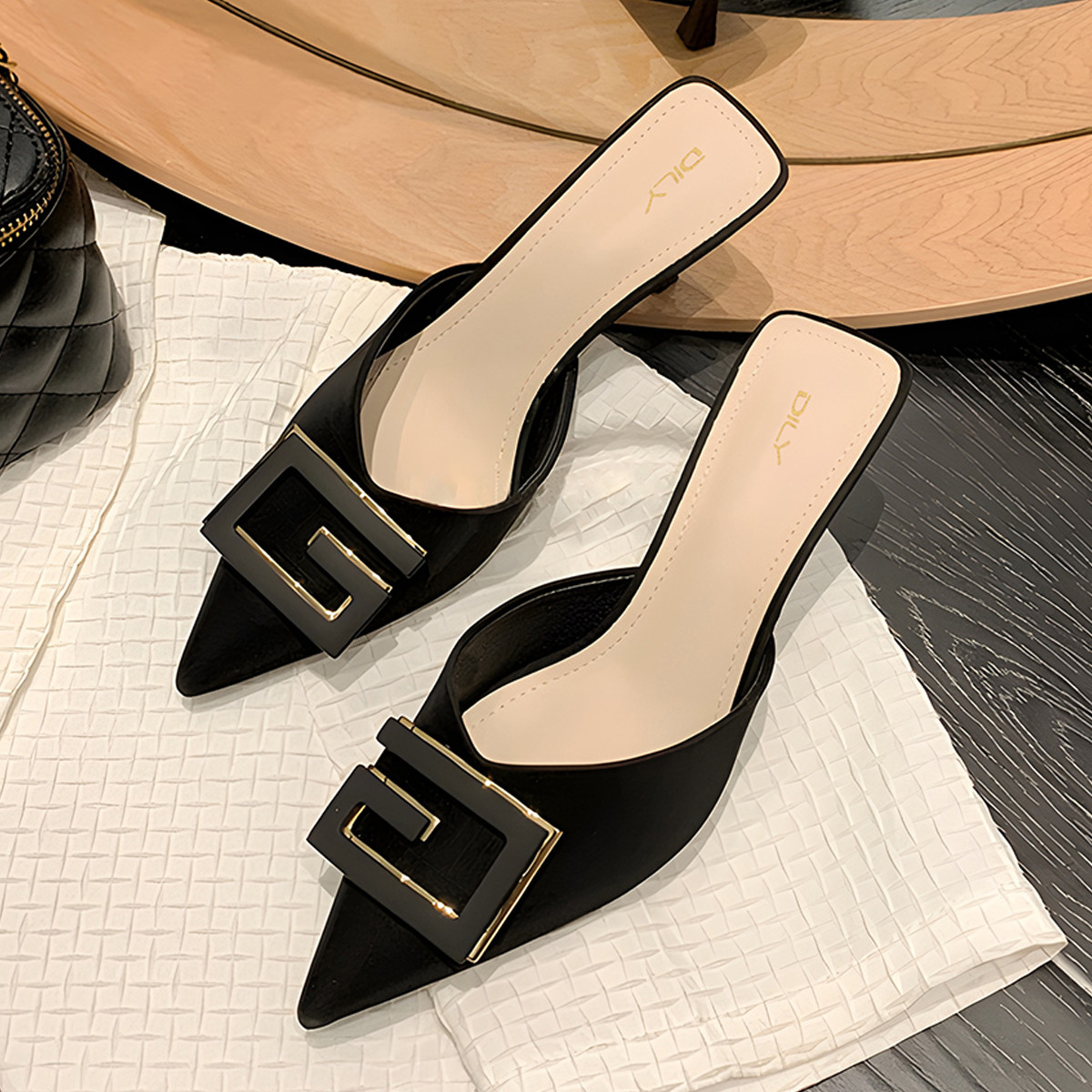 รองเท้ามิวล์ส้นสูง AA0353