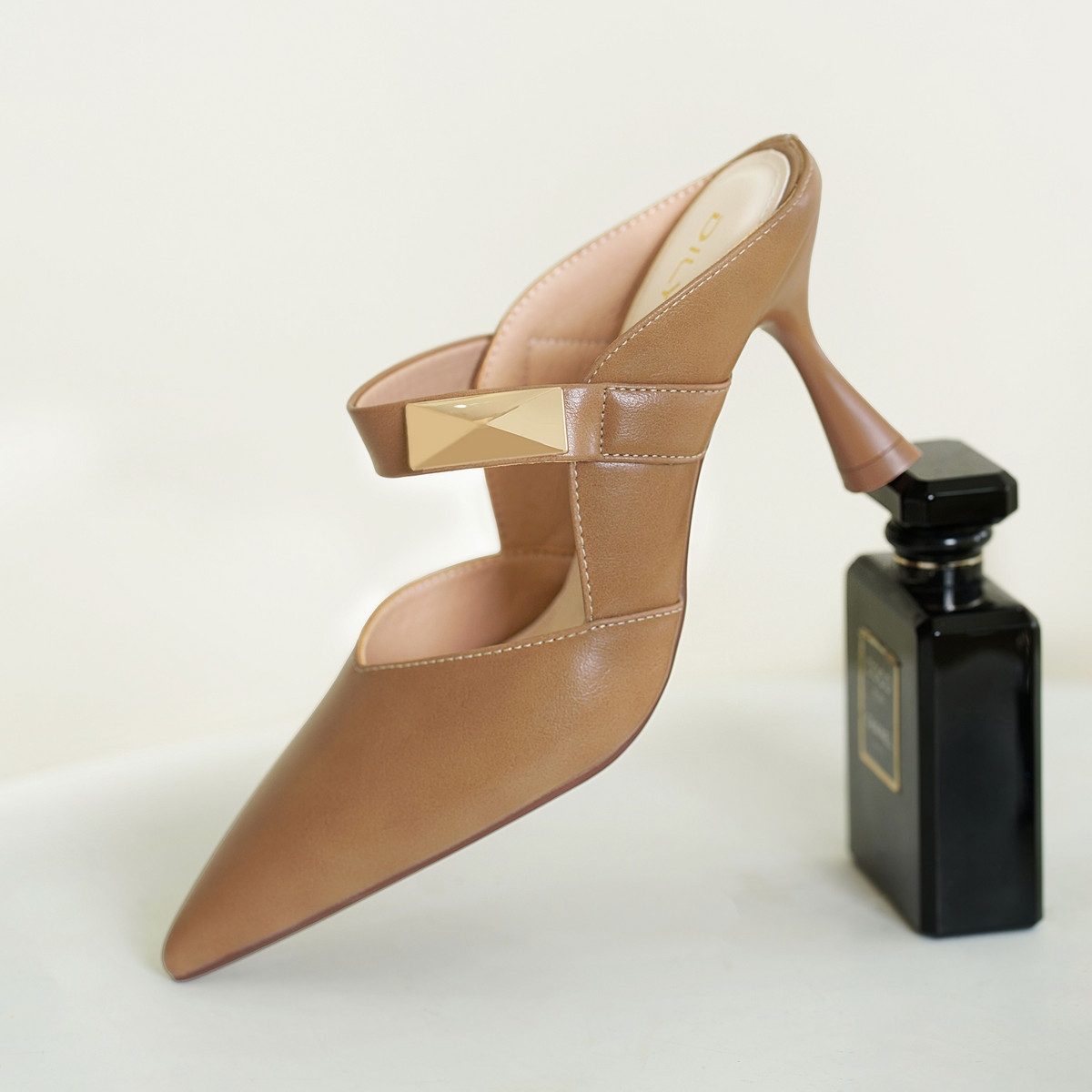 รองเท้ามิวล์ส้นสูง DL0589