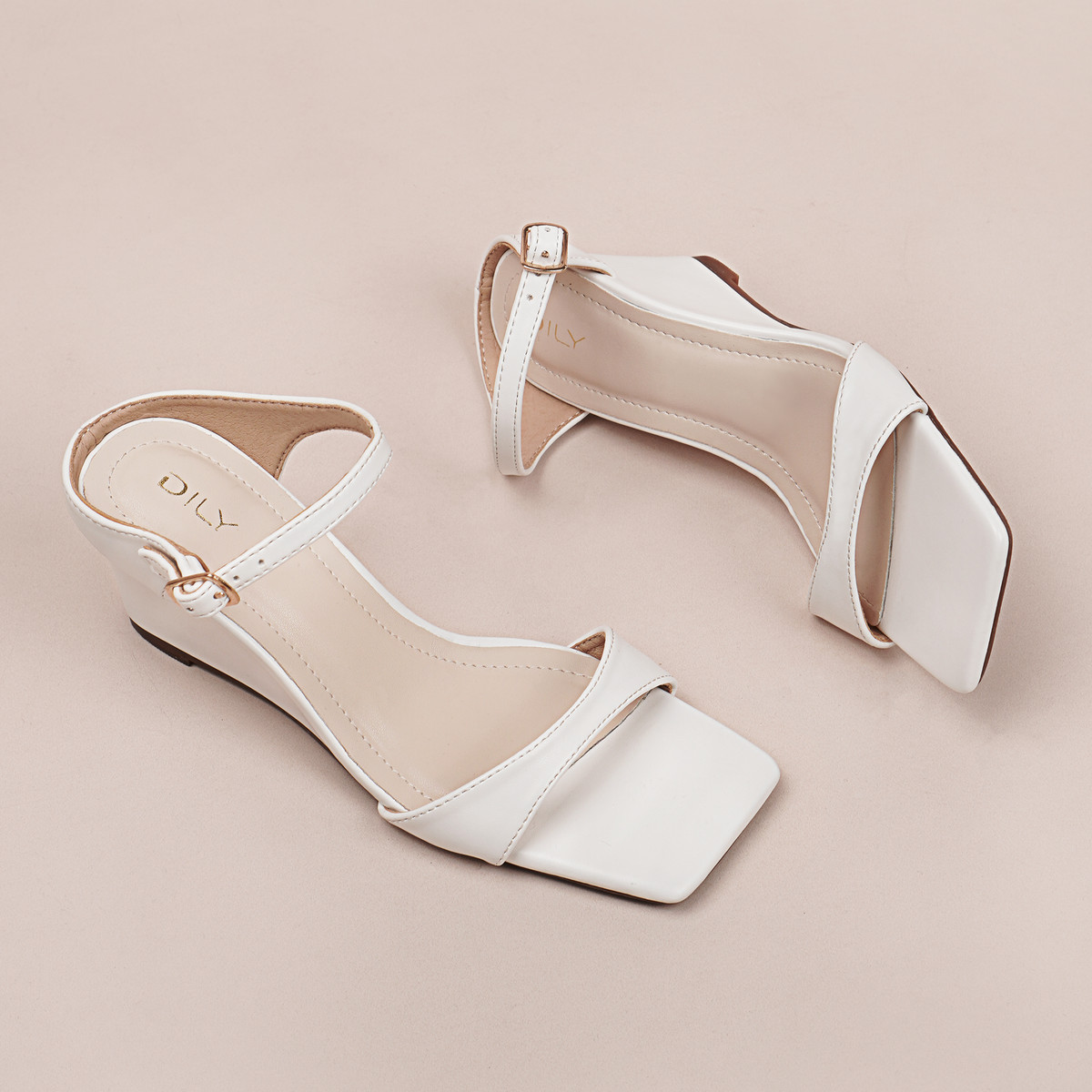 รองเท้าแตะส้นเตารีด DL0518