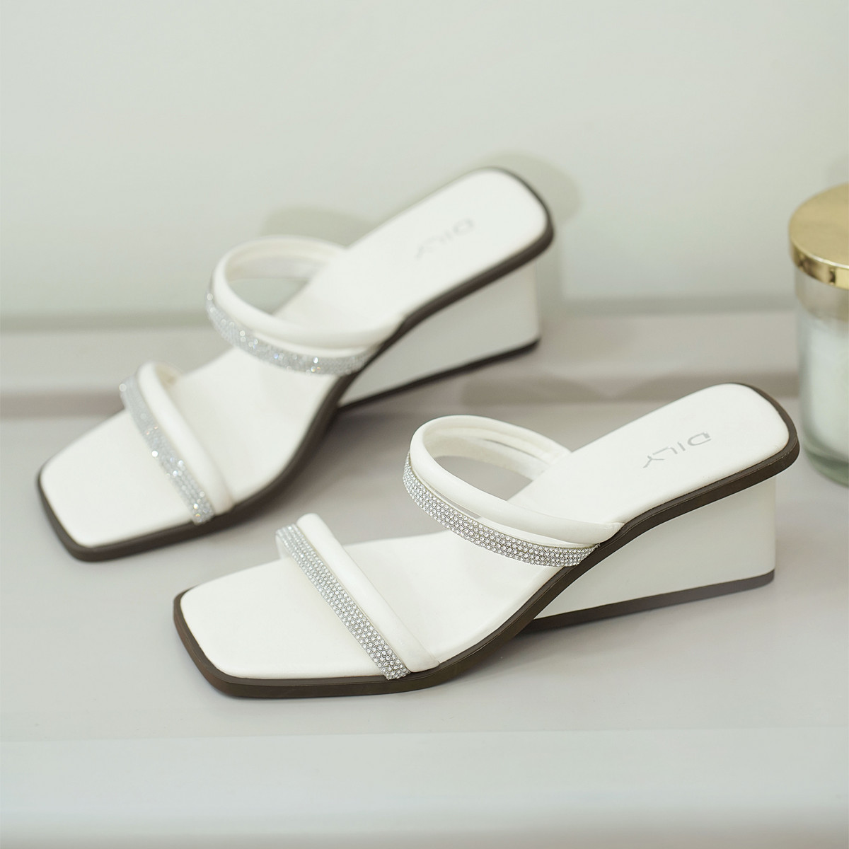 รองเท้าแตะส้นเตารีด AA0509