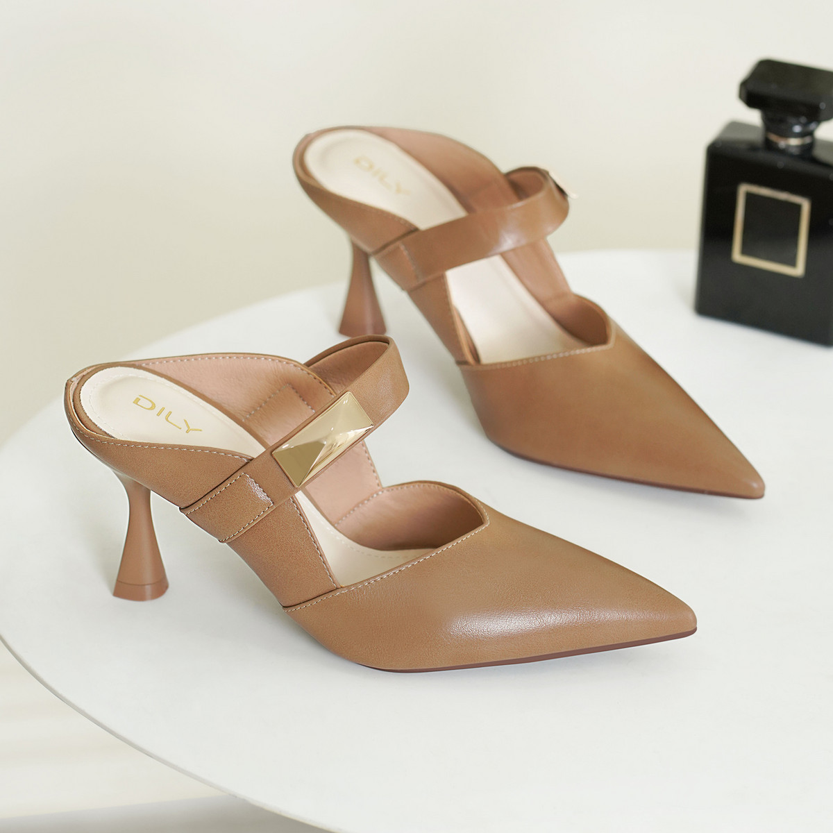 รองเท้ามิวล์ส้นสูง DL0589