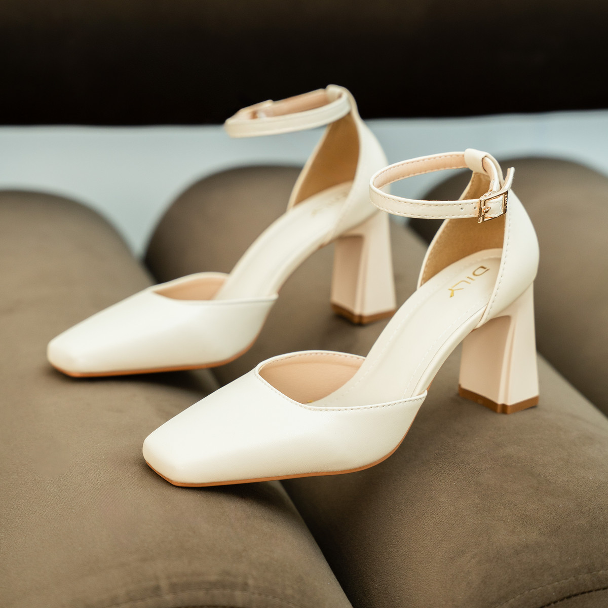 รองเท้าปิดหน้าเท้า DL0629