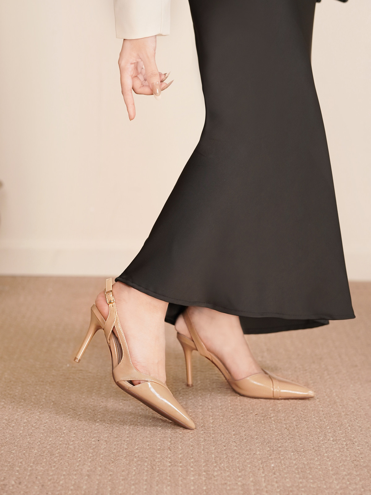 รองเท้าสลิงแบ็ค AA0478