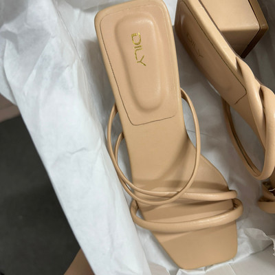 สีสัน: ครีม / Size : 35