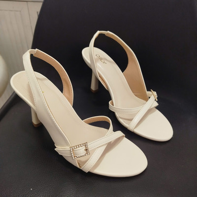 สีสัน: ครีม / Size : 36