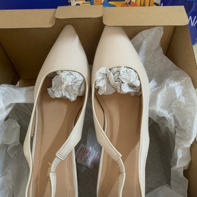 สีสัน: สีขาว / Size : 36