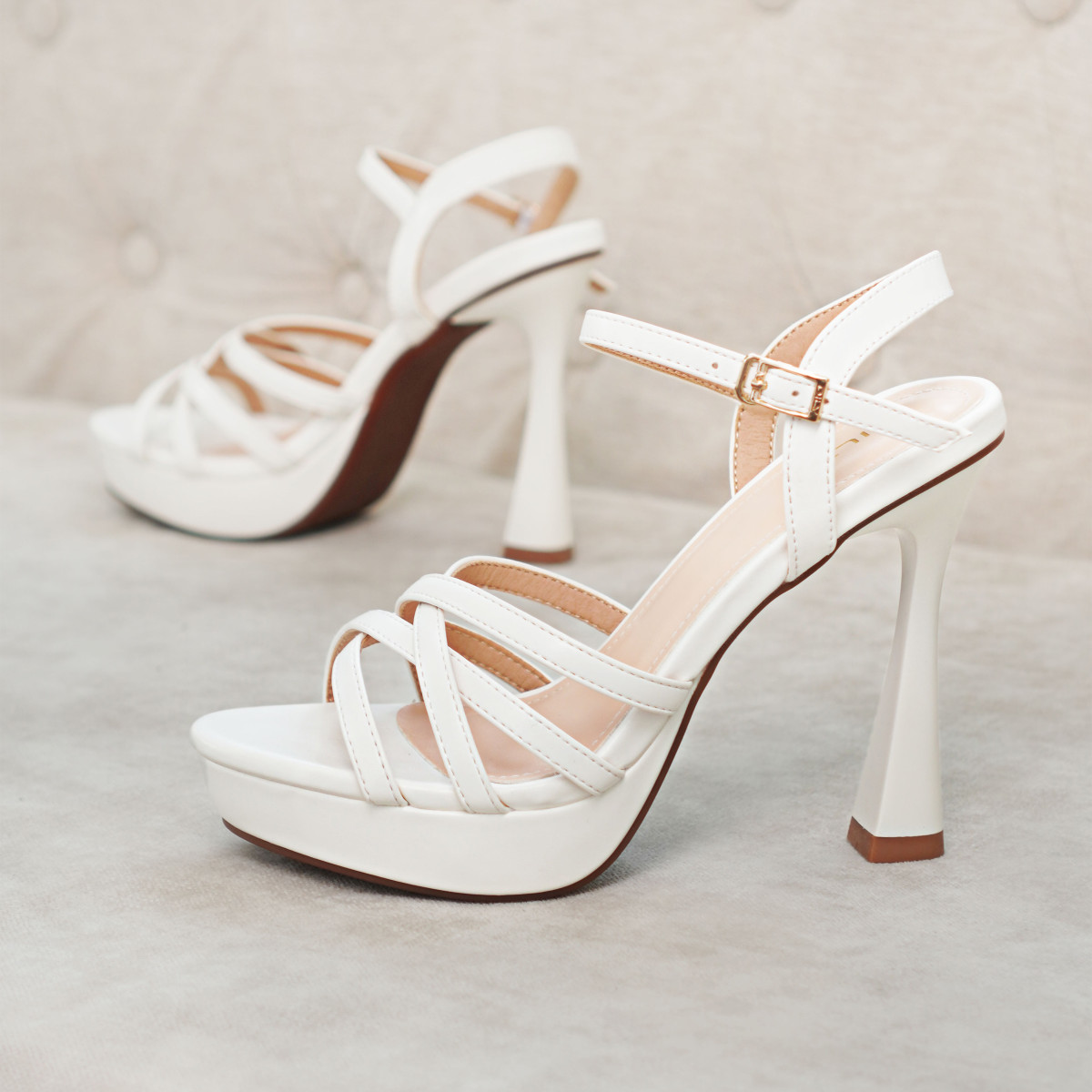 รองเท้าแตะส้นตึกผู้หญิง AA0441