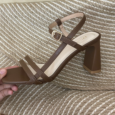 สีสัน: น้ำตาล / Size : 38