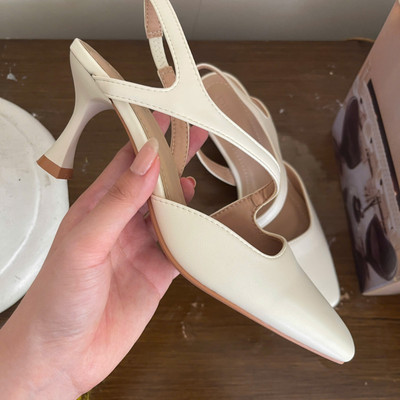 สีสัน: ครีม / Size : 37