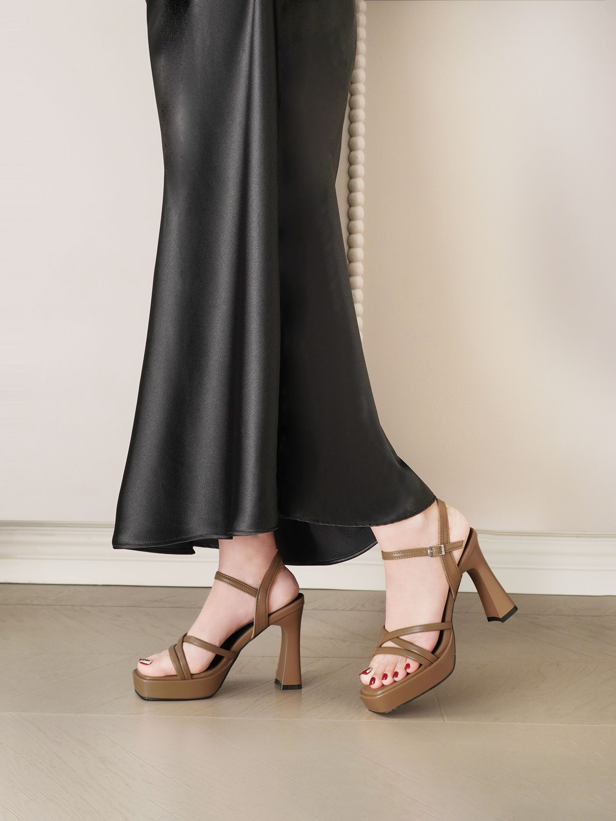 รองเท้าแตะส้นตึกผู้หญิง DL0546