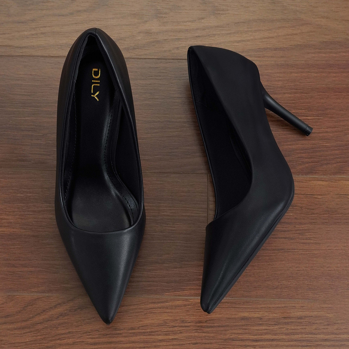 รองเท้าส้นสูงปลายแหลม AA0445