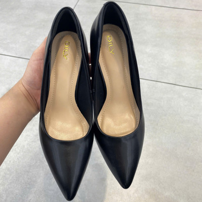 สีสัน: ดำ  / Size : 37