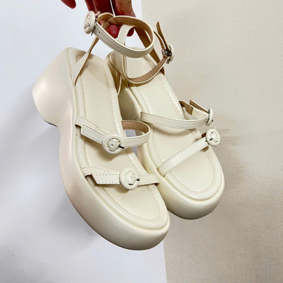 สีสัน: สีขาว / Size : 37