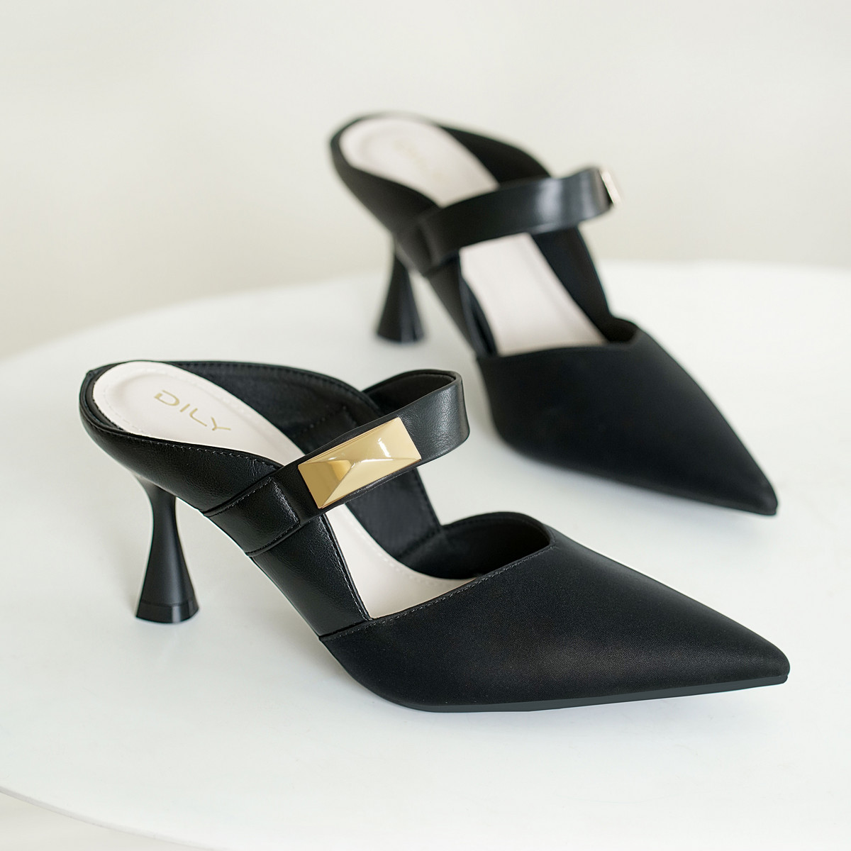 รองเท้ามิวล์ส้นสูง DL0589