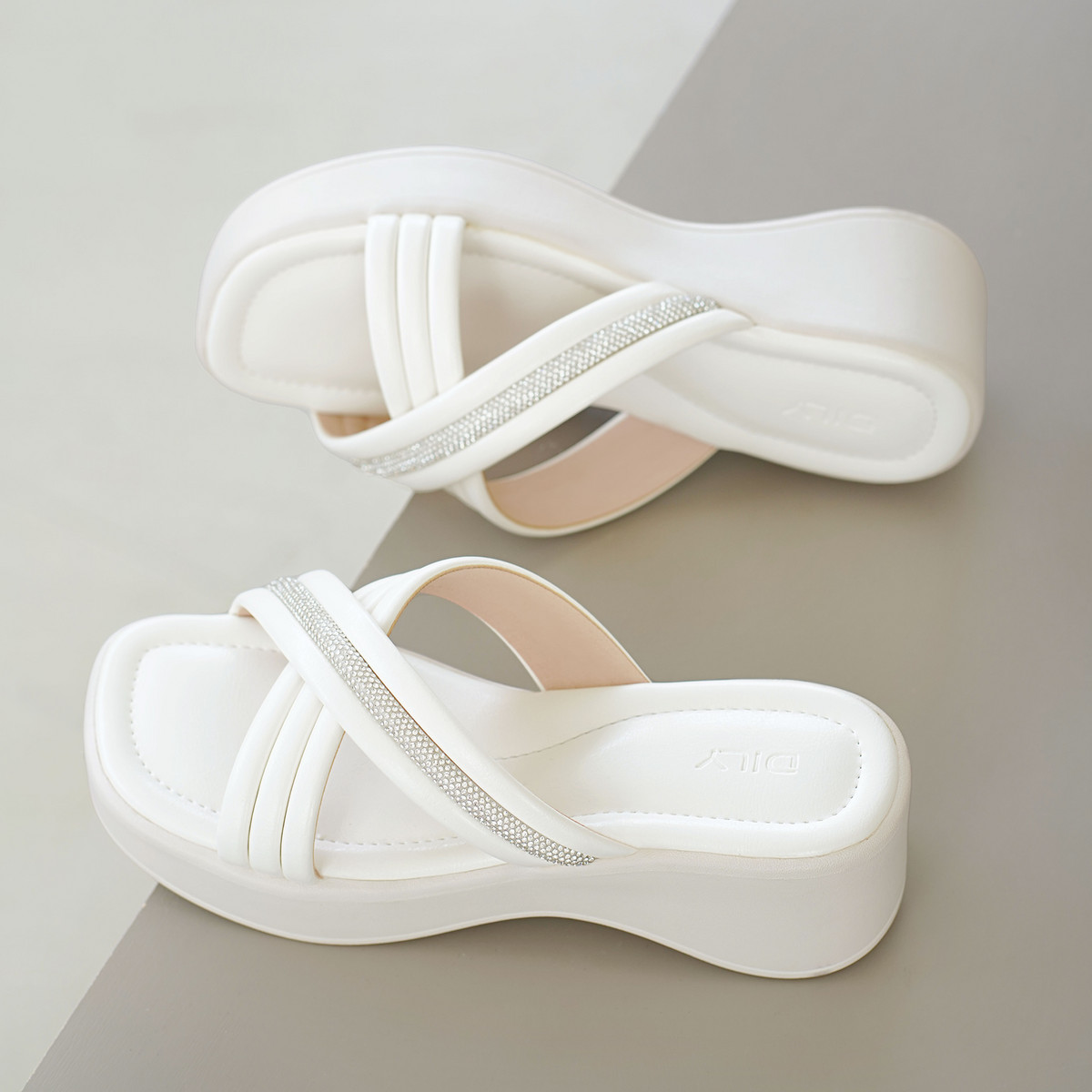 รองเท้าแตะพื้นหนา DL0604