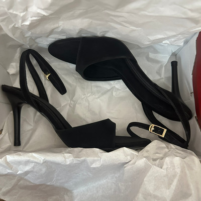 สีสัน: ดำ / Size : 37