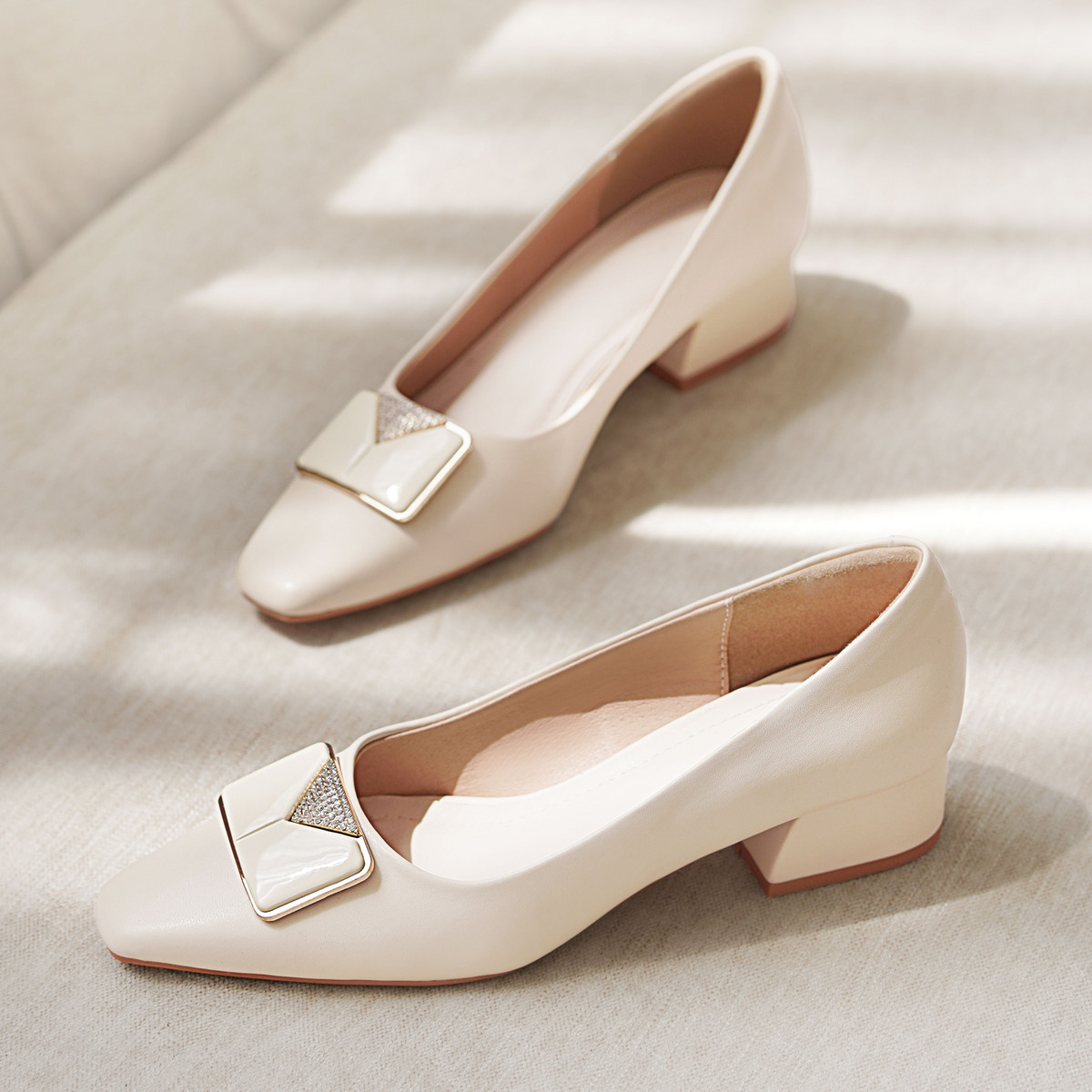 รองเท้าส้นสูงผู้หญิง DL0555