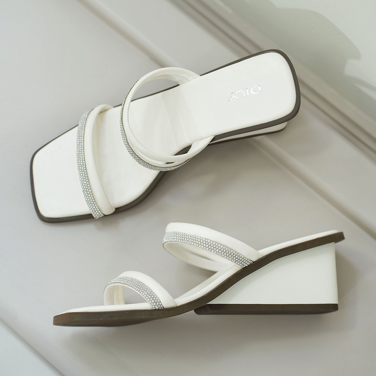 รองเท้าแตะส้นเตารีด AA0509