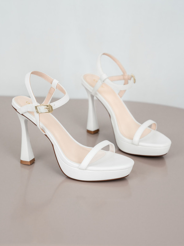 รองเท้าแตะส้นตึกผู้หญิง AA0424