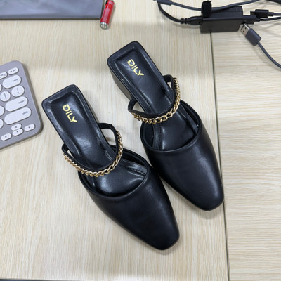 สีสัน: ดำ  / Size : 37