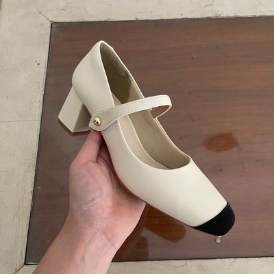 สีสัน: ครีม / Size : 37