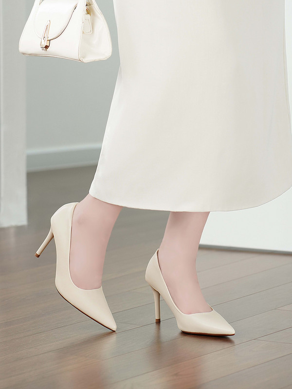 รองเท้าส้นสูงปลายแหลม AA0445