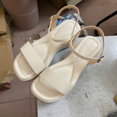 สีสัน: ครีม / Size : 35