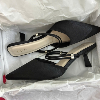 สีสัน: ดำ  / Size : 37