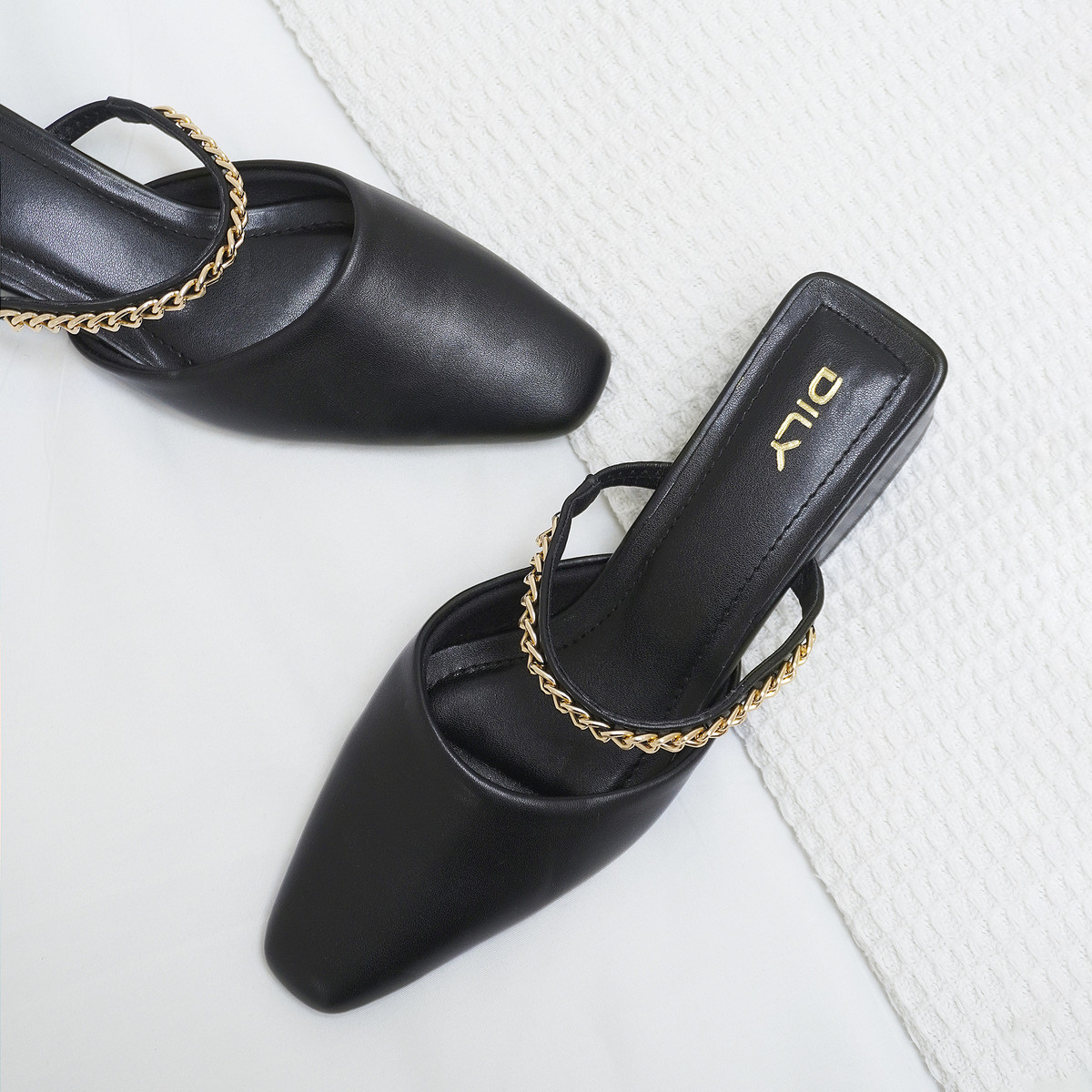 รองเท้ามิวล์ส้นสูง DL0539