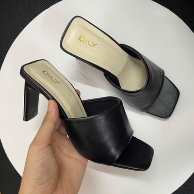 สีสัน: ดำ  / Size : 37